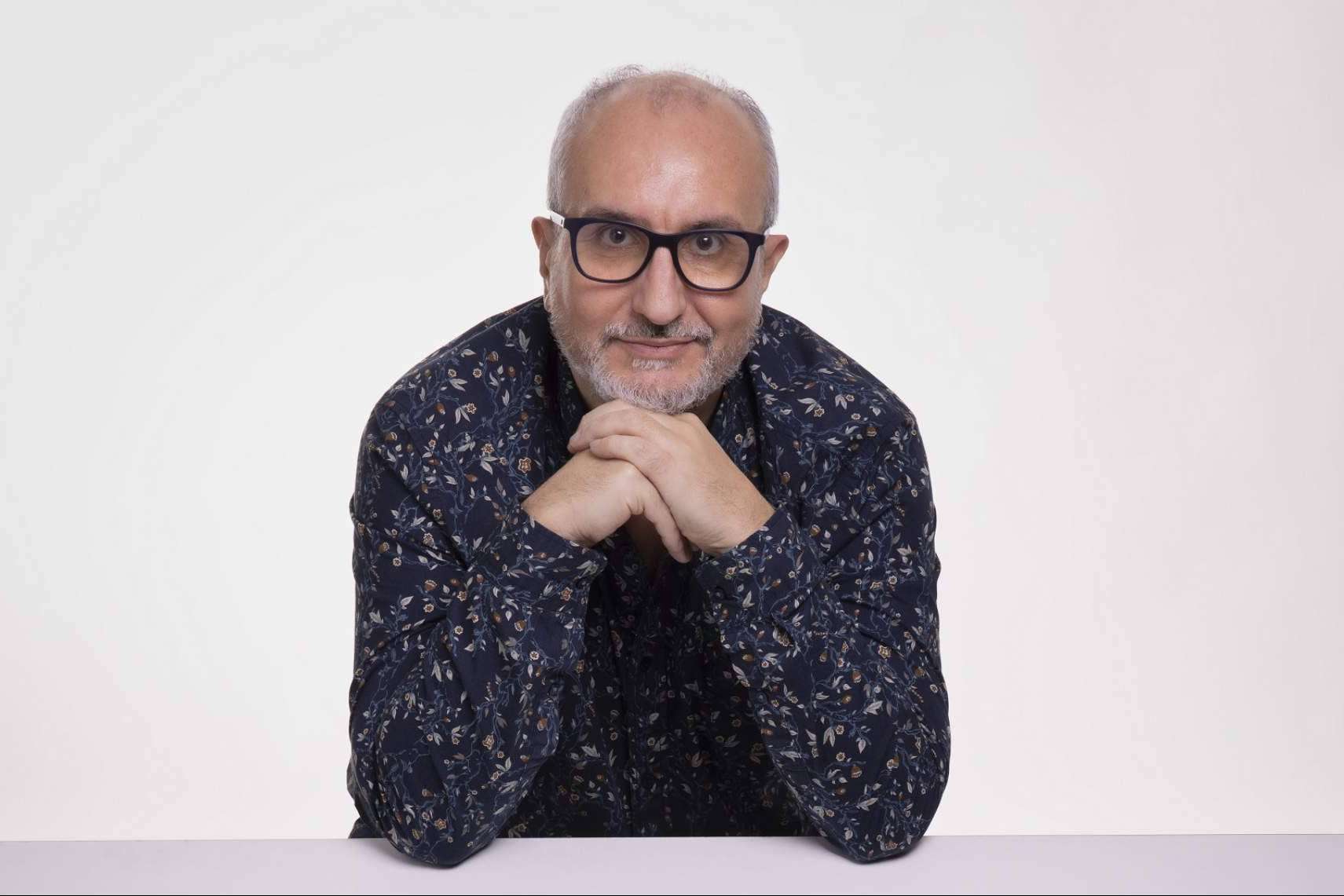 Alfred López transforma su presencia en Instagram a @Curiosisimo_