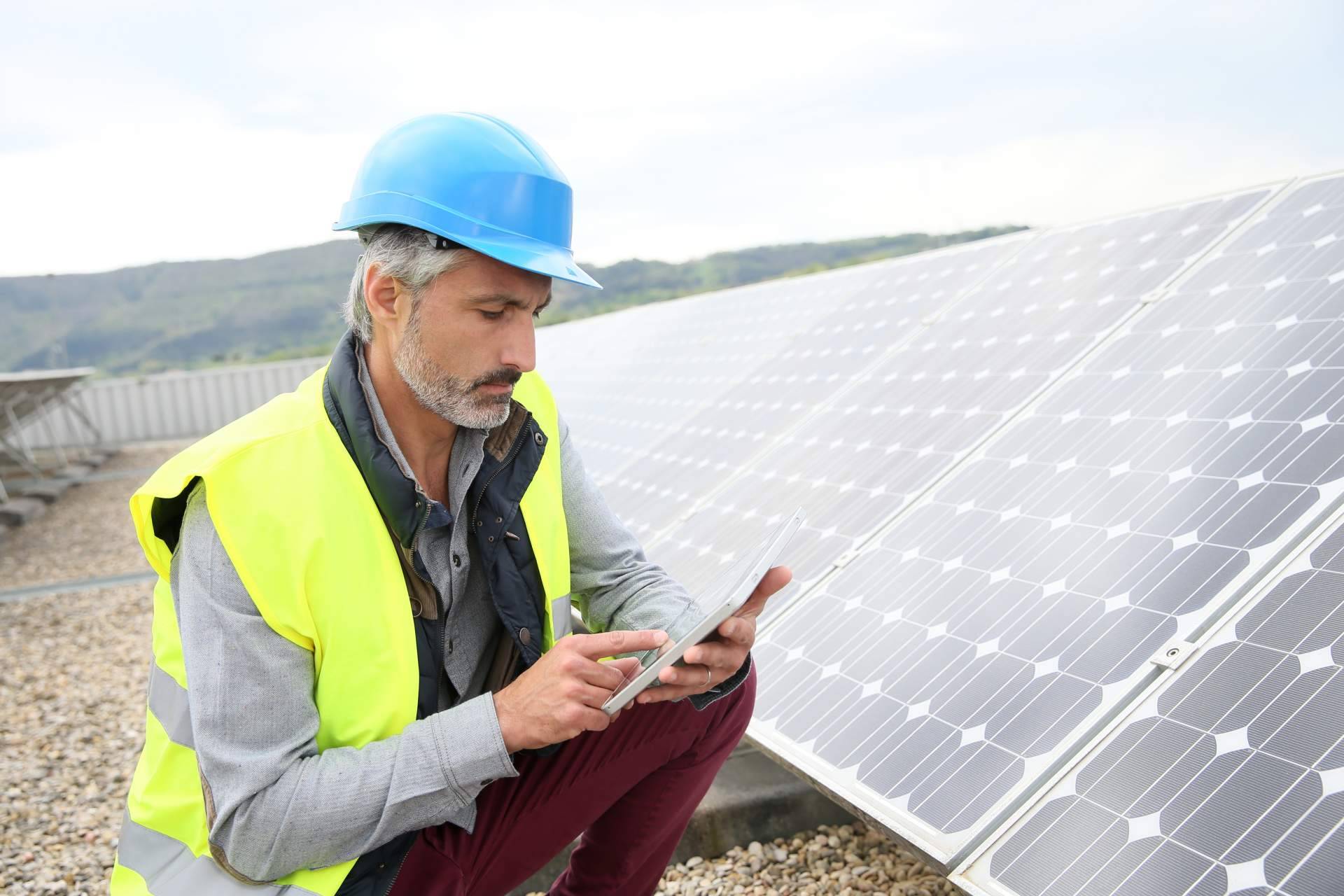 Servicio de mantenimiento de instalaciones de autoconsumo residencial, con Acierta Eficiencia