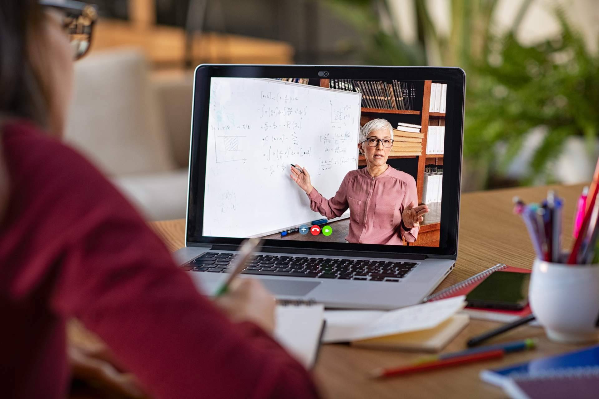 ENEB, una de las escuelas online líderes en empleabilidad en España
