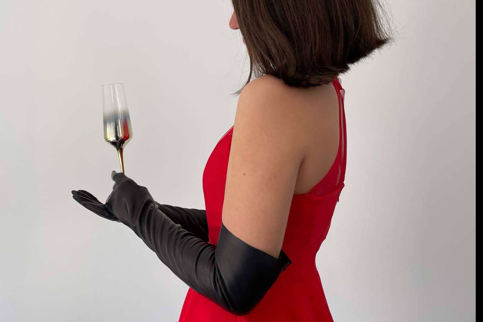 Cómo elegir los guantes ideales para una boda o comunión, con Santacana