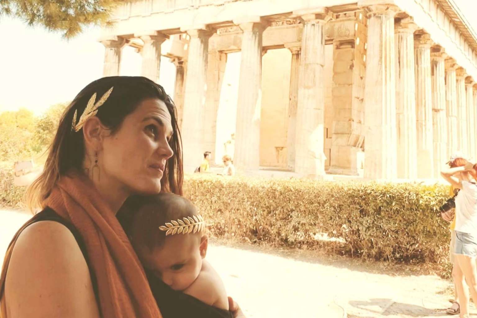 La madre viajera desafía los conceptos tradicionales que se tienen sobre ser una mamá