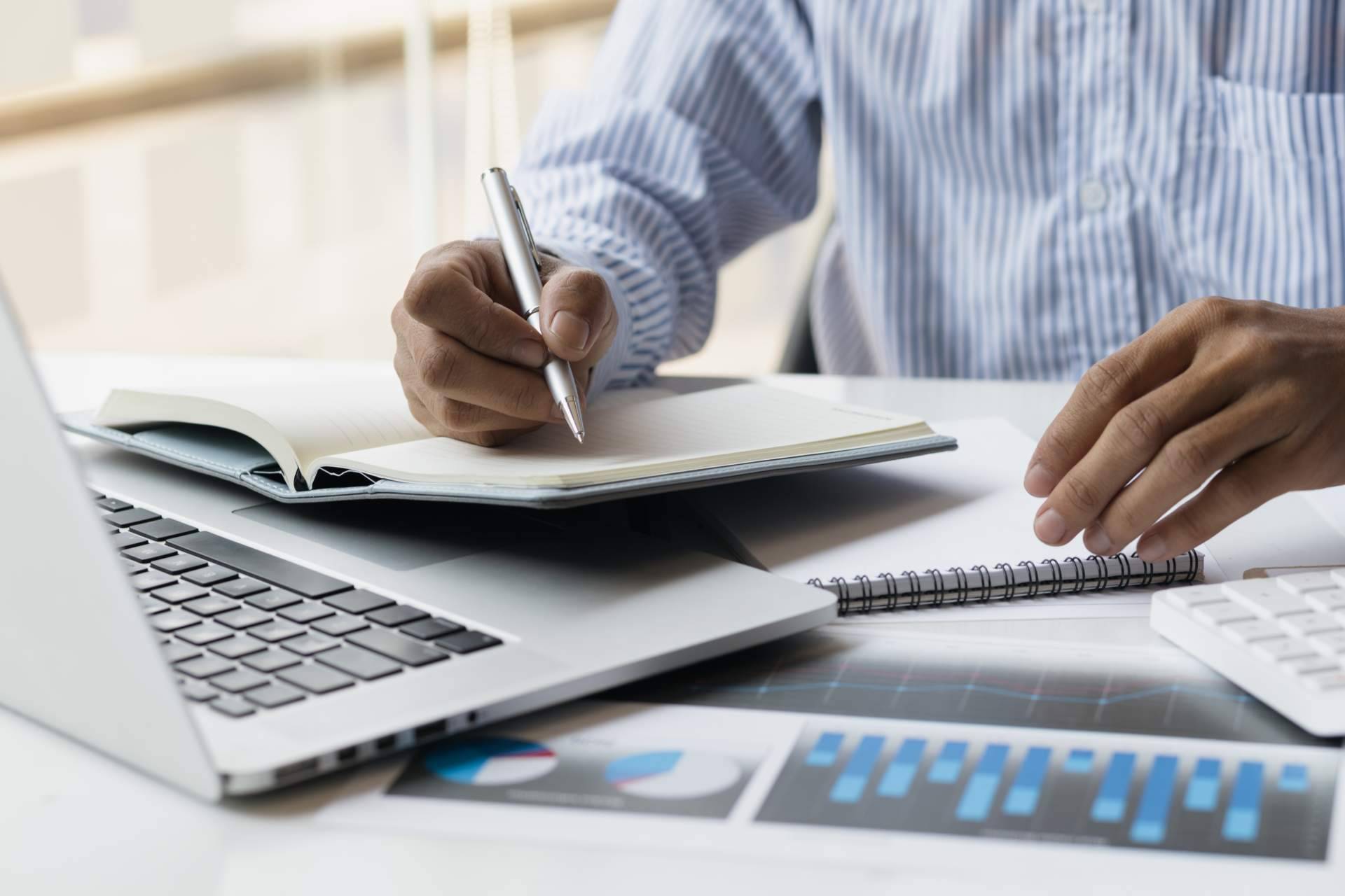 Todo acerca de *CLV*, uno de los mejores programas de contabilidad en Excel sin cuotas mensuales