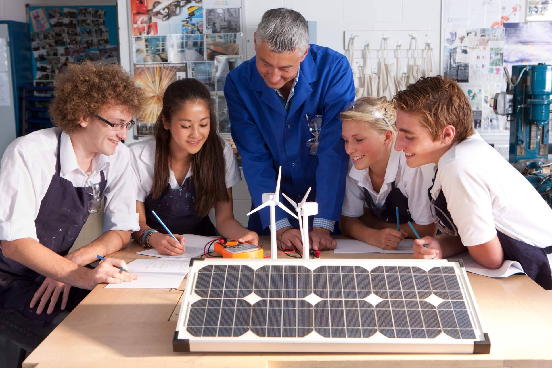 Jóvenes demandan una transición energética equitativa y accesible para todos los sectores