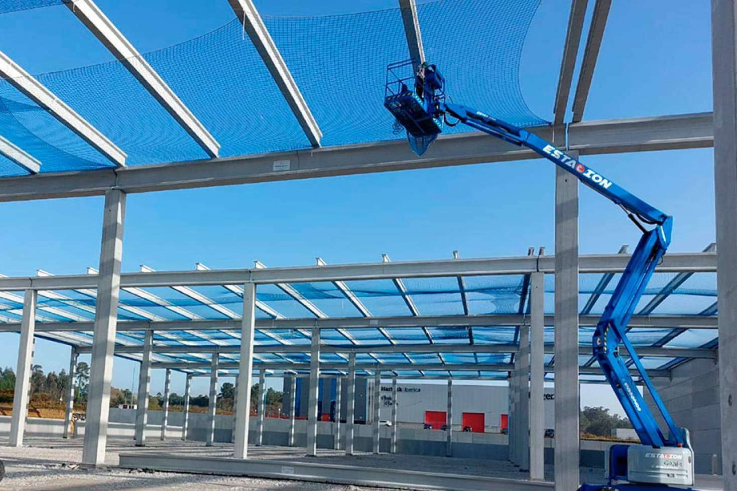 Cómo instalar redes horizontales y perimetrales de seguridad en obras de construcción, por Redes y Protección