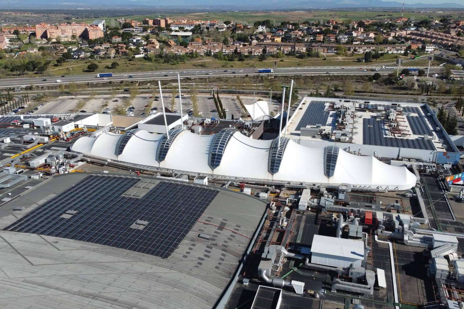 El parque de nieve Xanadú ya produce energía con 1870 paneles solares