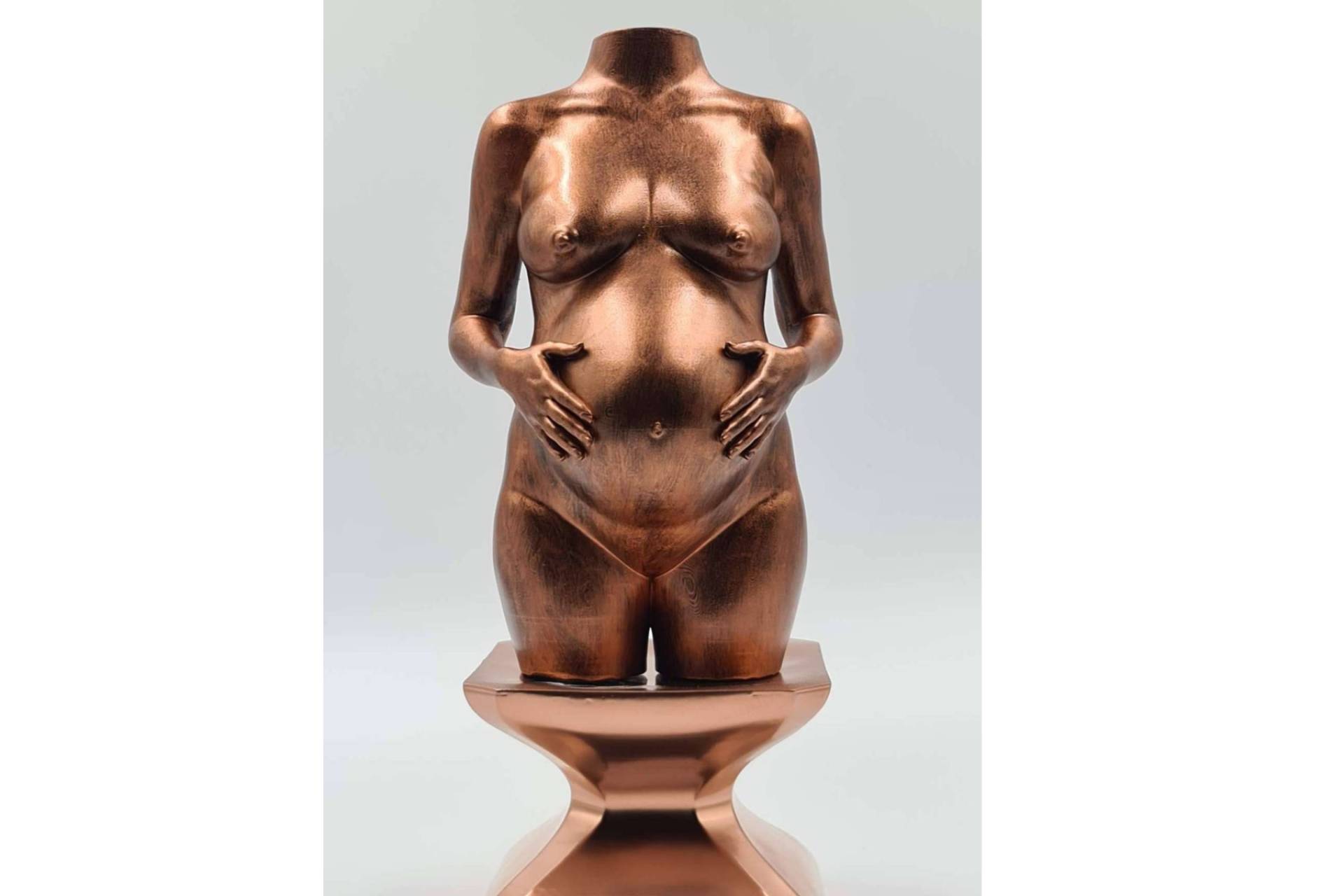 BustosPersonalizados propone 'Escultura de tu embarazo' como tributo a la maternidad
