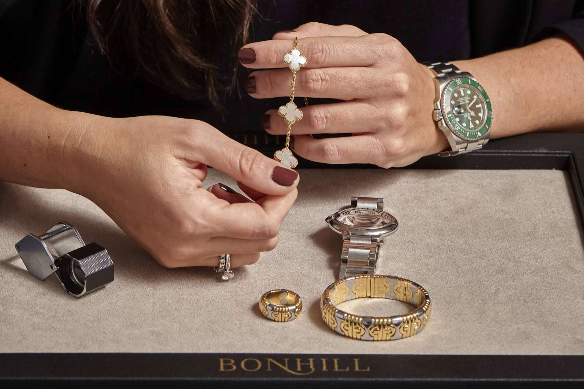 Bonhill analiza los factores que influyen en el precio de los relojes de lujo, desde la marca hasta su exclusividad