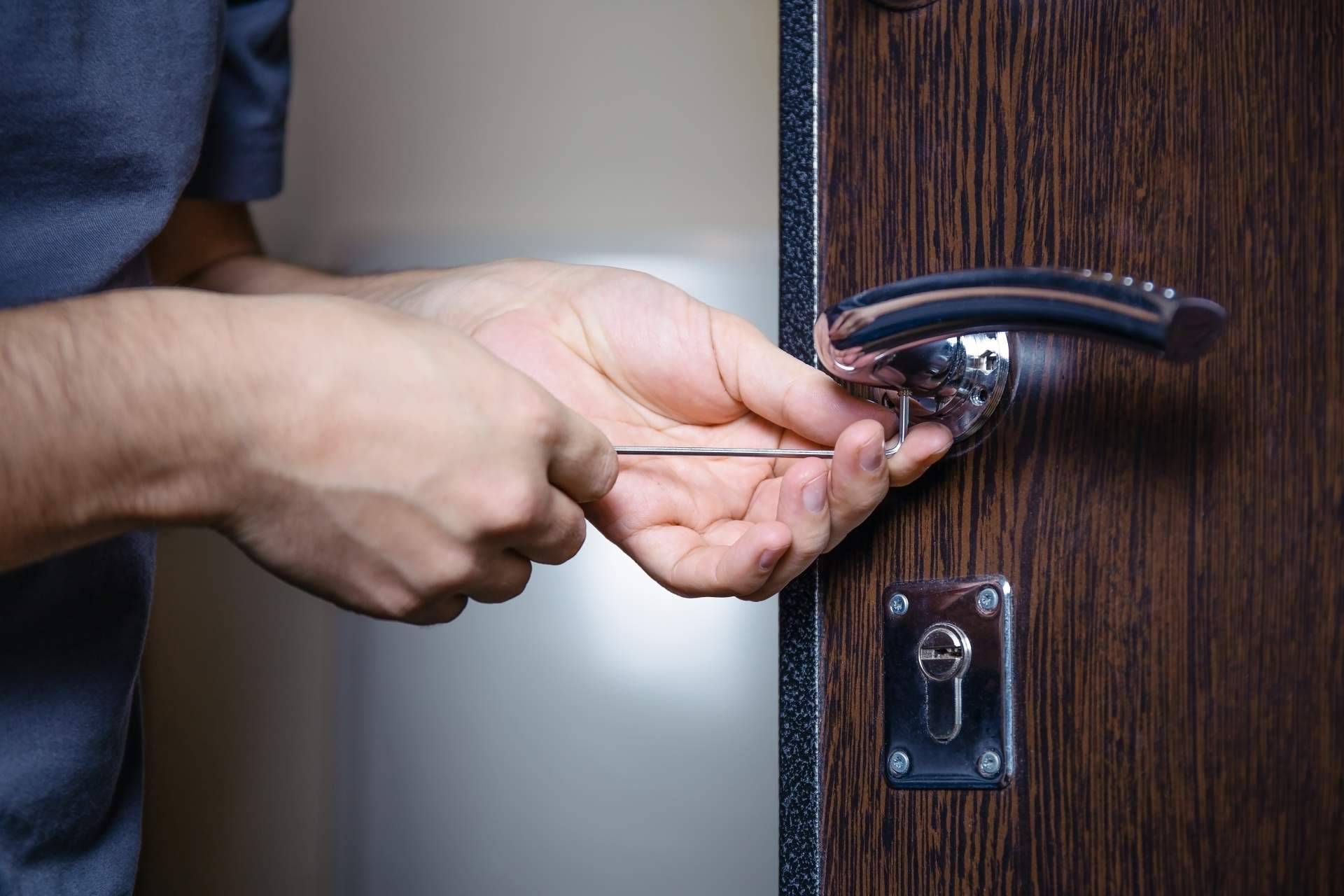 Cerrajeros profesional sin esperas, Cerrajeros Madrid da servicios urgentes en Alcorcon y Fuenlabrada