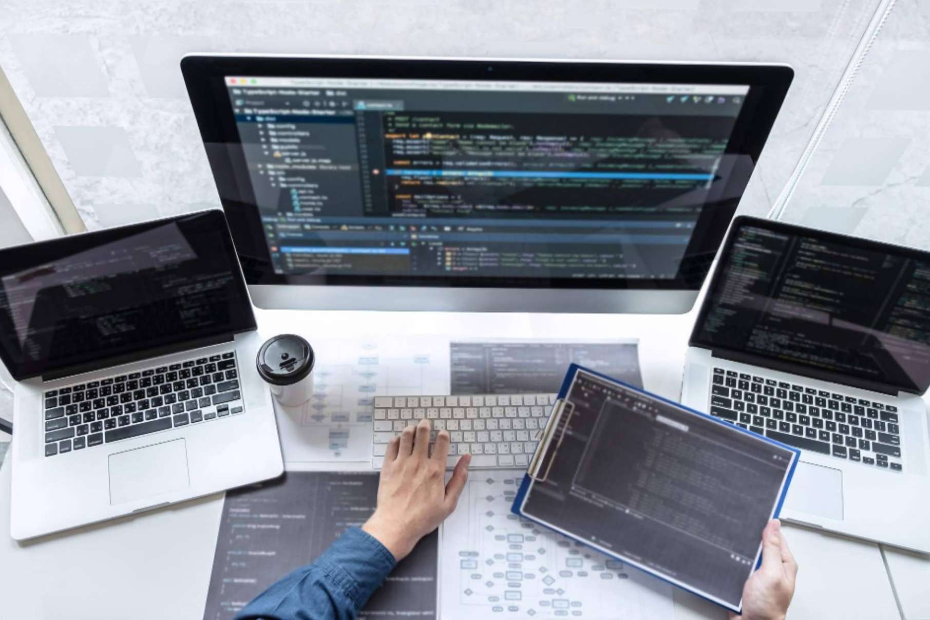 Cómo elegir entre software a medida y aplicaciones estándar según las necesidades del negocio