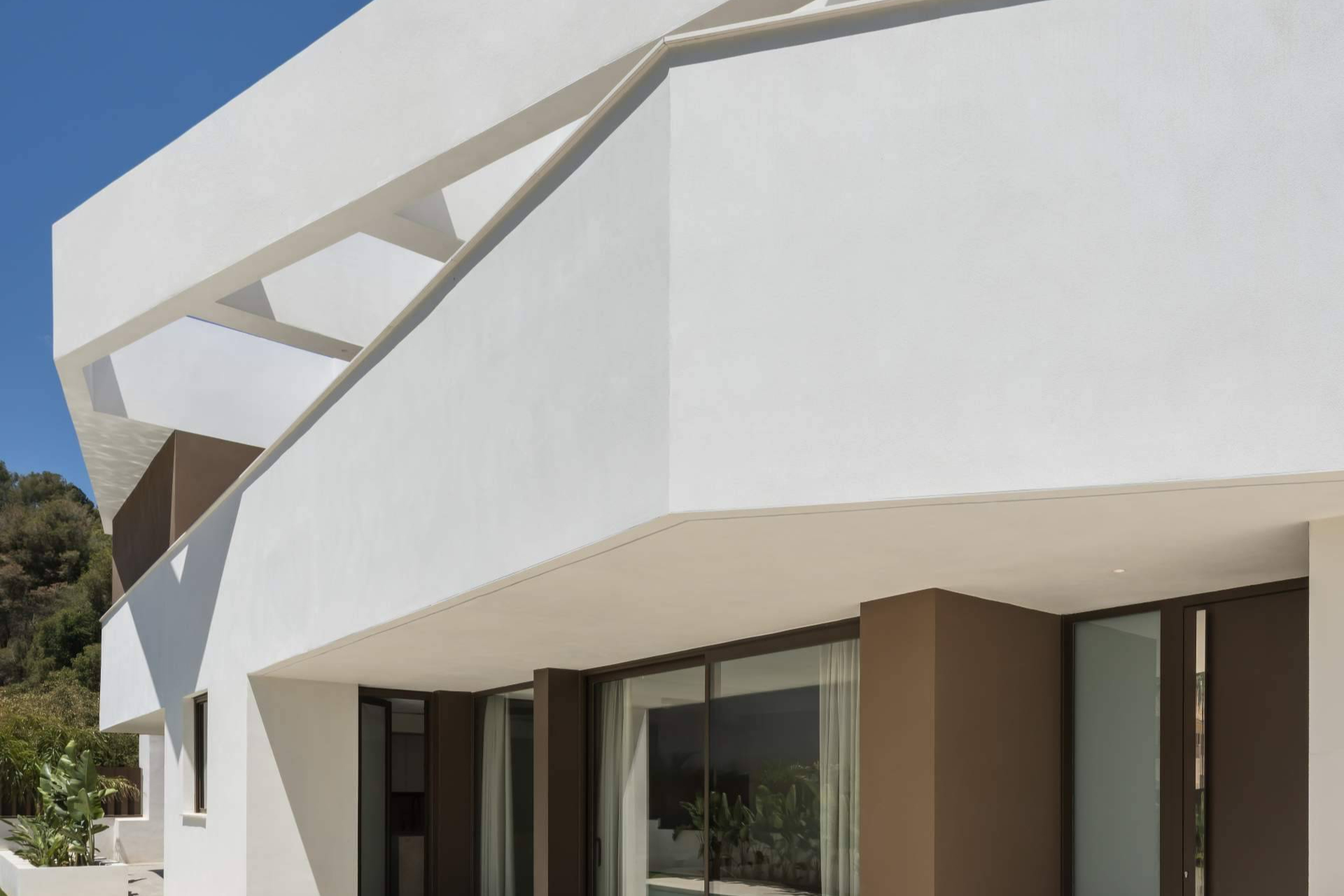 Casa Nexo, el desafío de construir en el límite, una casa que redefine su entorno